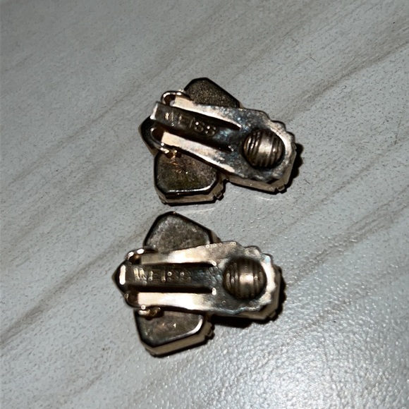 Signed Weiss clip on earrings 4 red stones pre-loved perfect condition - Picture 2 of 2